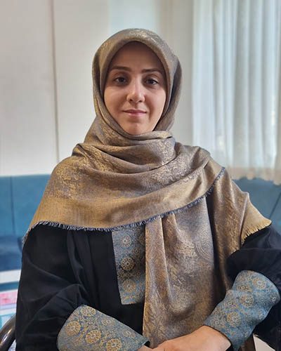 خانم زهرا نیک عهد